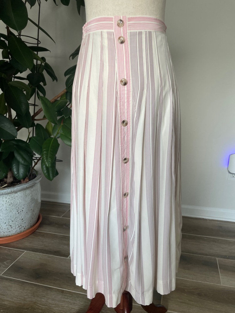 Striped Pink and Cream Button-Front Skirt, 100% silk and a  top, new with tags. - Picture 3 of 16